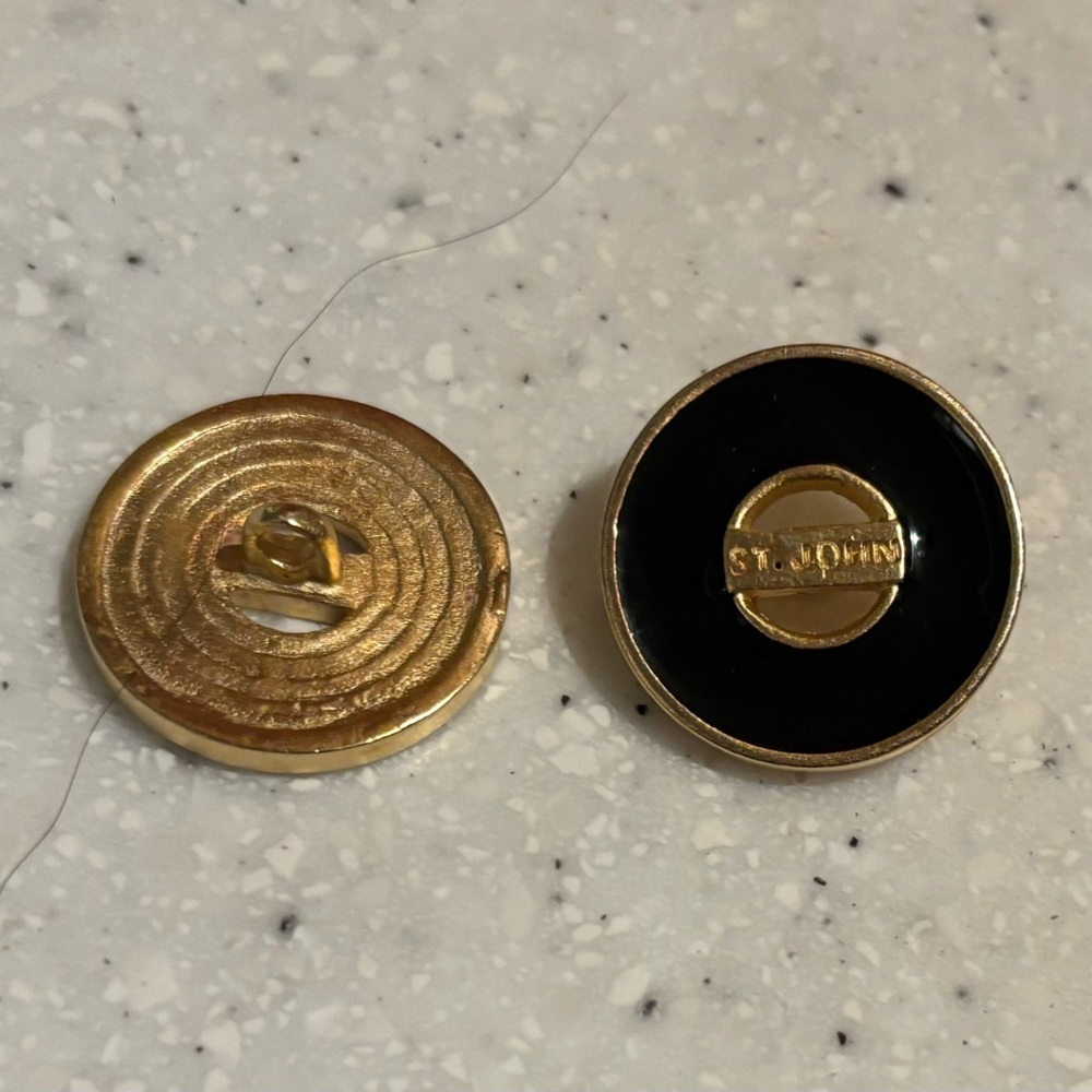 St. John 1” black enamel & gold-tone buttons (lot of 4) - Picture 3 of 4
